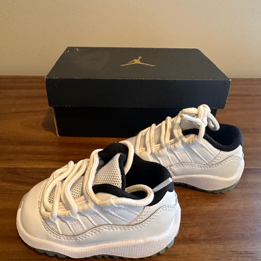 Jordan 11 Retro Low, 3C